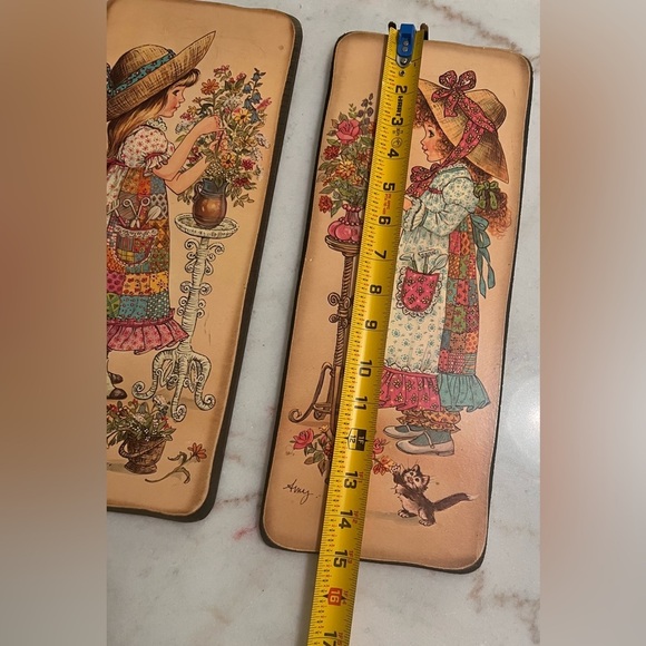 Vintage 1970 Calico Kids By Amy Wall Plaques On Wood Set Of 2 - Picture 7 of 9